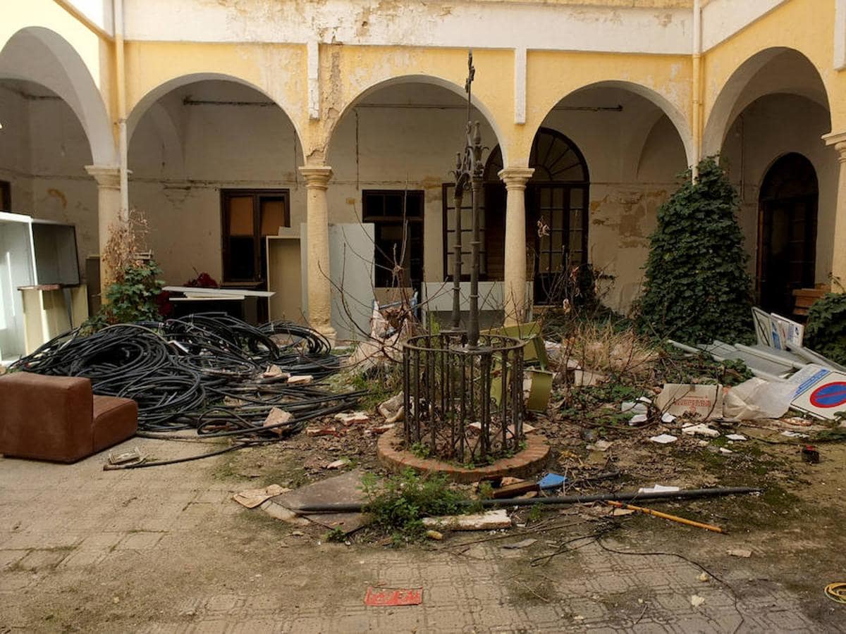 Los vándalos expolian el edificio del antiguo Seminario Menor de Guadix