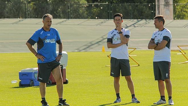 Caparrós espera que Márquez y Rochina se recuperen para el entreno de hoy