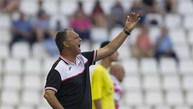 Caparrós apuesta de salida por el mismo once que eligió en el Trofeo Diputación