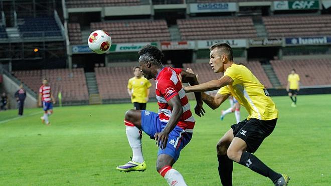 Estreno sobre césped artificial