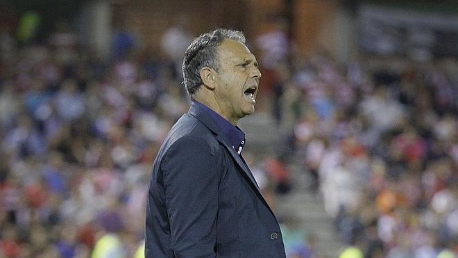 Caparrós: "Tuvimos muchas dudas con el balón y no hubo movilidad"