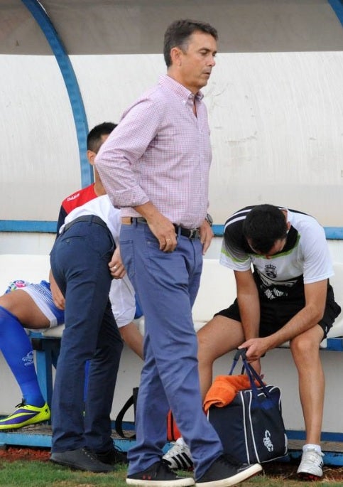 Contra la Hoya Lorca del ex técnico blanco José M. Campos, domingo a las 17:30 horas