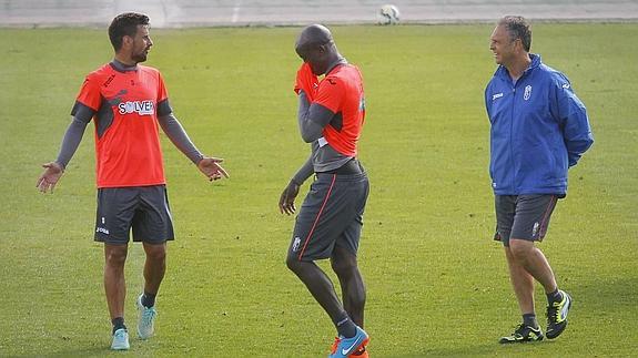 Nounkeu le lanza un 'SOS' a Caparrós