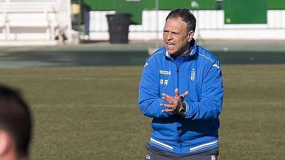 Caparrós aguanta el 'chaparrón'