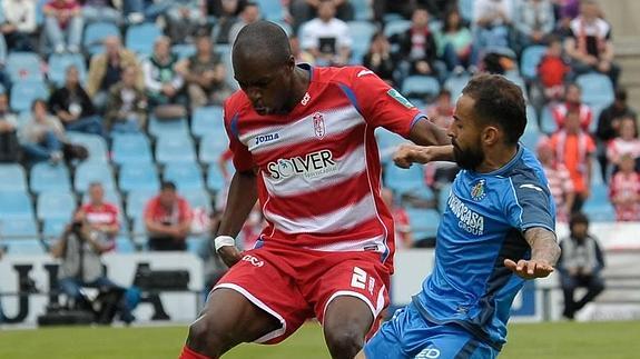 Los lectores de Canal Rojiblanco confían en que Nyom siga en el Granada la próxima campaña