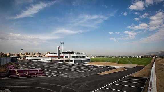 La mudanza del Granada a su nueva Ciudad Deportiva puede tardar en torno a "diez o quince días"