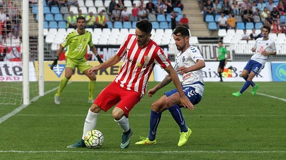 El Almería divorciado con las victorias