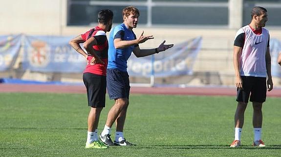 El Almería sabe lo que su técnico quiere