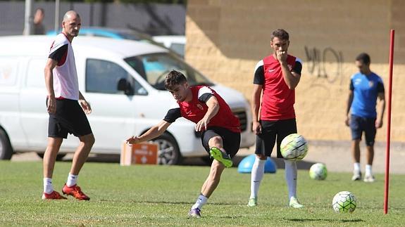 La UD Almería traslada al campo de la Vega de Acá lo aprendido en el vídeo