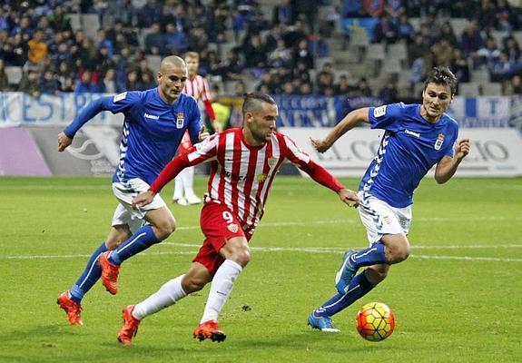 El Almería se 'desangra' en Oviedo