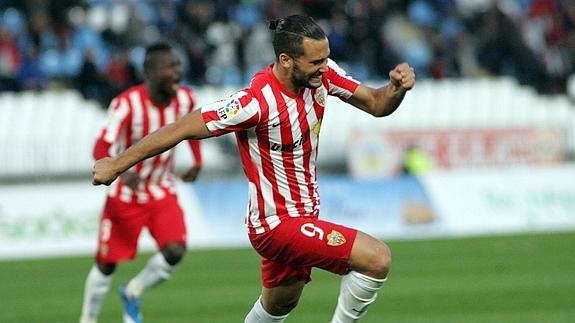 El Almería encuentra el camino para ganar