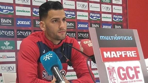 "Si tengo que jugar de lateral, lo haré"