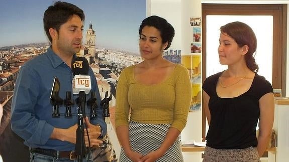 Alumnos de Luca School of Arts de Bruselas ruedan un corto en las cuevas de Guadix