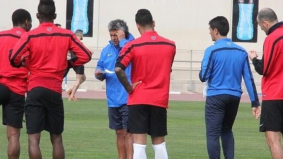 El Almería se centra en la defensa