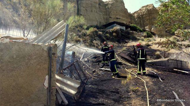 Los Bomberos de Guadix han intervenido este fin de semana en dos incendios
