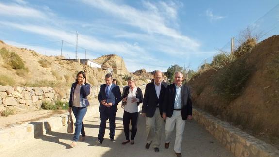 La alcaldesa solicita el apoyo del Gobierno en proyectos como el teatro romano