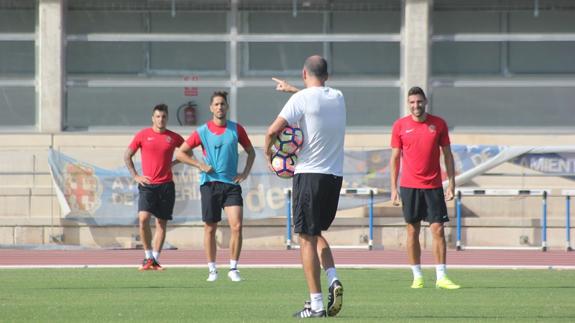 La UD Almería esconde sus armas