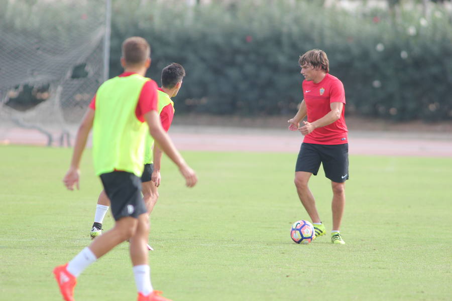 El Almería se encierra para ver cómo meterle mano al Nástic