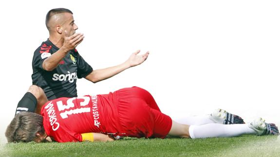 Cara y cruz en el centro del campo