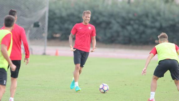 El Almería no muestra sus cartas