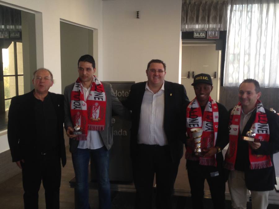 Tariq, Clifford, Alcaraz y Navarro, premiados por la peña You'll Never Drink Alone