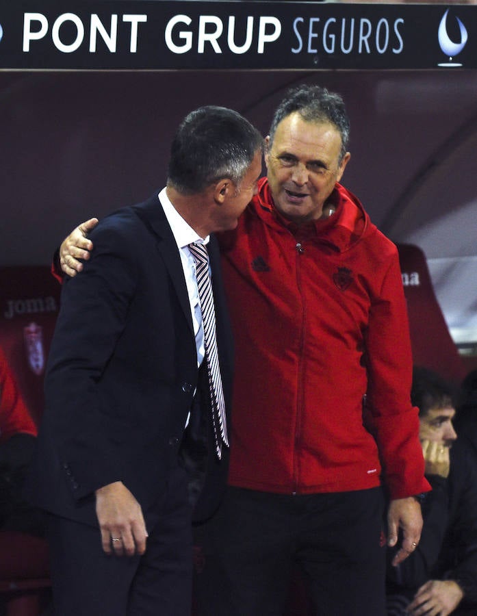 Caparrós no logra enderezar a Osasuna y pierde en la comparación con Martín