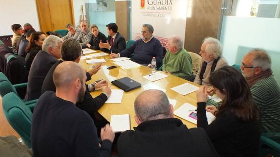 Las mesas del ferrocarril de Granada, Jaén y Almería se reúnen en Guadix