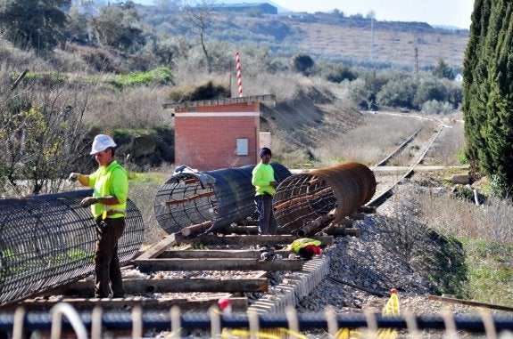 Las obras llegan a seis de los 27 kilómetros del AVE por Loja en tres meses