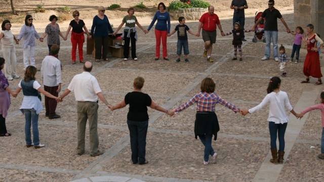 La delegación de apostolado seglar de la diócesis organiza un 'Taller de danzas del mundo'