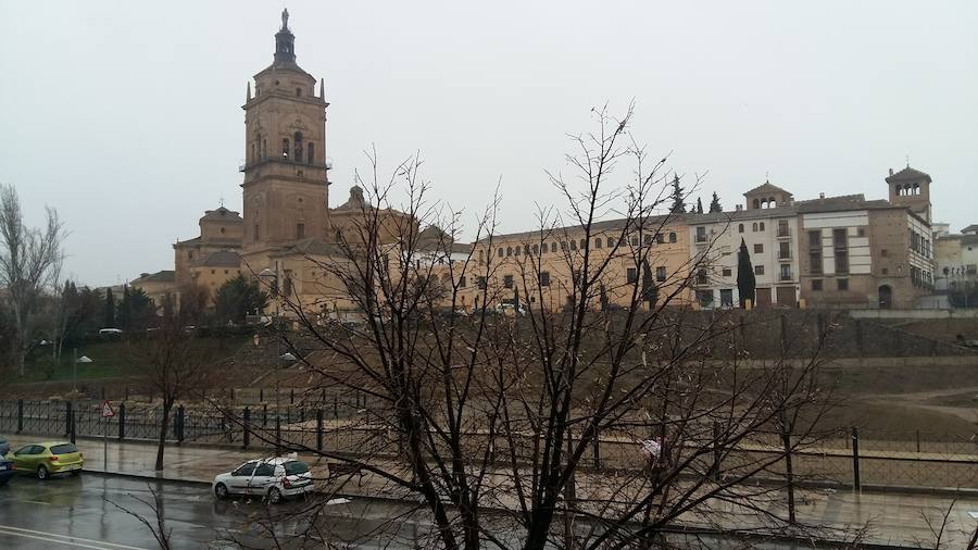 El viento adelanta el temporal en Guadix