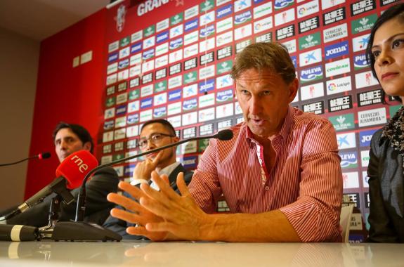 Sólo ocho jugadores con contrato y Lombán puede irse con un descenso