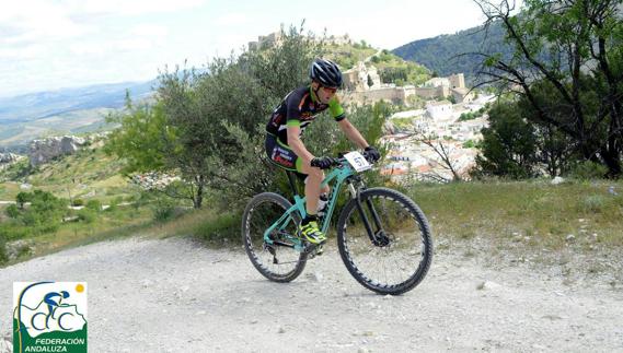Moclín recibe a 250 ciclistas en su VI Rally BTT, que premia con medalla a los niños participantes