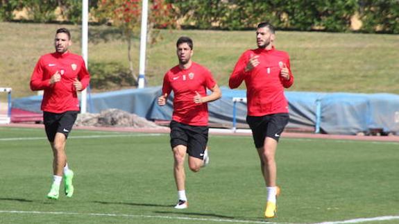 El Almería, con problemas en las bandas