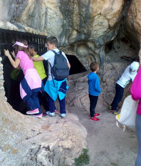 Moclín se acerca a la cueva de Malalmuerzo, un tesoro del Paleolítico y el Neolítico aún en estudio