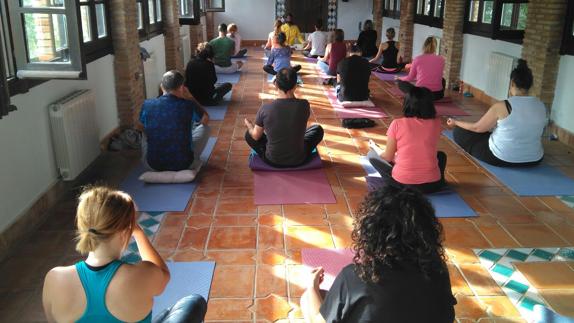 Moclín se suma al turismo de bienestar como destino en alza de yoga y meditación