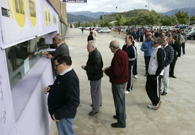 El Real Jaén jugará por las mañanas pese a que reconoce que pierde dinero