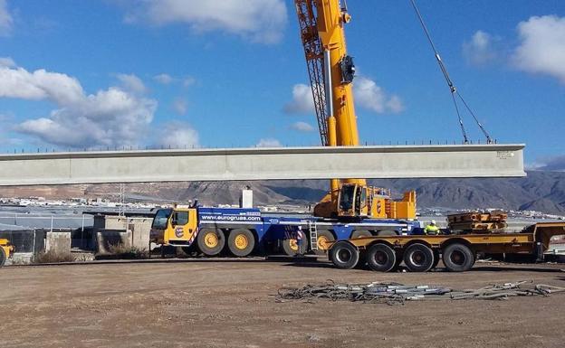 El tramo de la variante de Roquetas que conecta con la carretera a La Mojonera se abrirá a mediados de julio