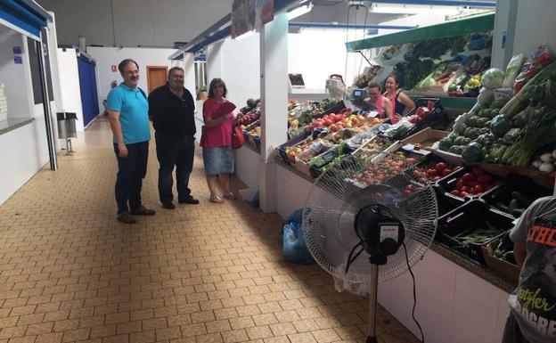 El mercado de abastos provisional se queda sin aire acondicionado en plena ola de calor