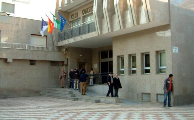 La Guardia Civil saca a la luz más de medio millar de empadronamientos fraudulentos en Roquetas