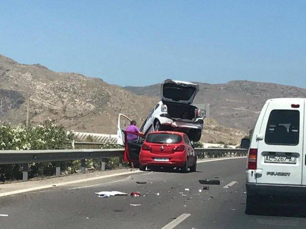 Aparatoso accidente en la A-7