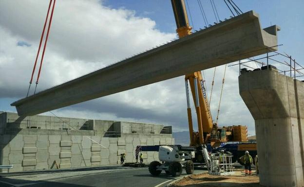 Fomento trabaja en la última gran estructura de la variante, que espera abrir totalmente en septiembre