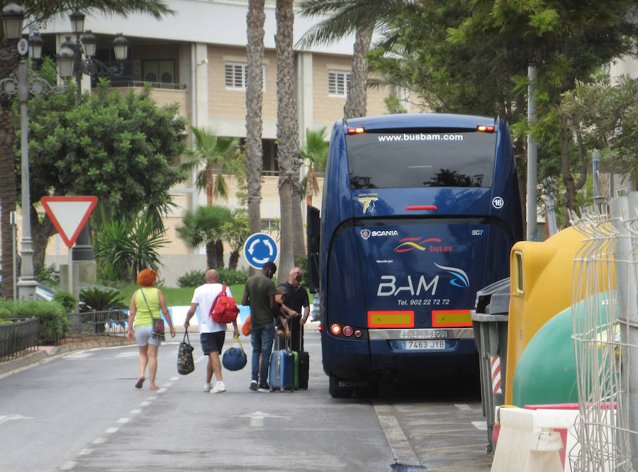 Críticas al Ayuntamiento y la Junta por el cierre indefinido del apeadero de autobuses