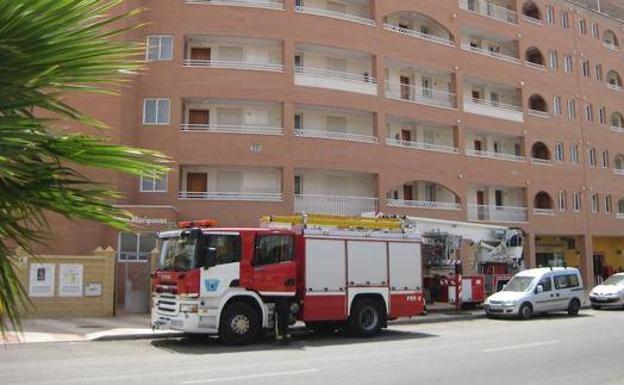 Descubren una plantación de marihuana tras un incendio con 30 desalojados