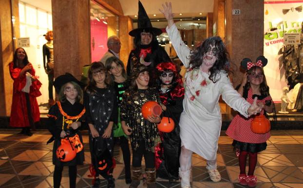 La Avenida Juan Carlos I vuelve a quedarse fuera del grueso de las actividades de Halloween