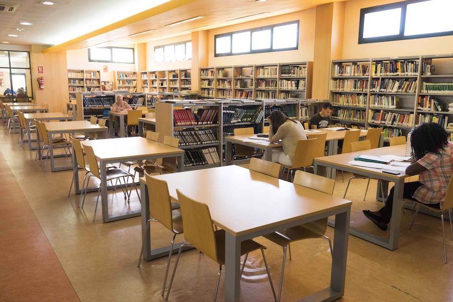 La fibra óptica llegará a las bibliotecas, salas de lectura e edificios como el Mercado