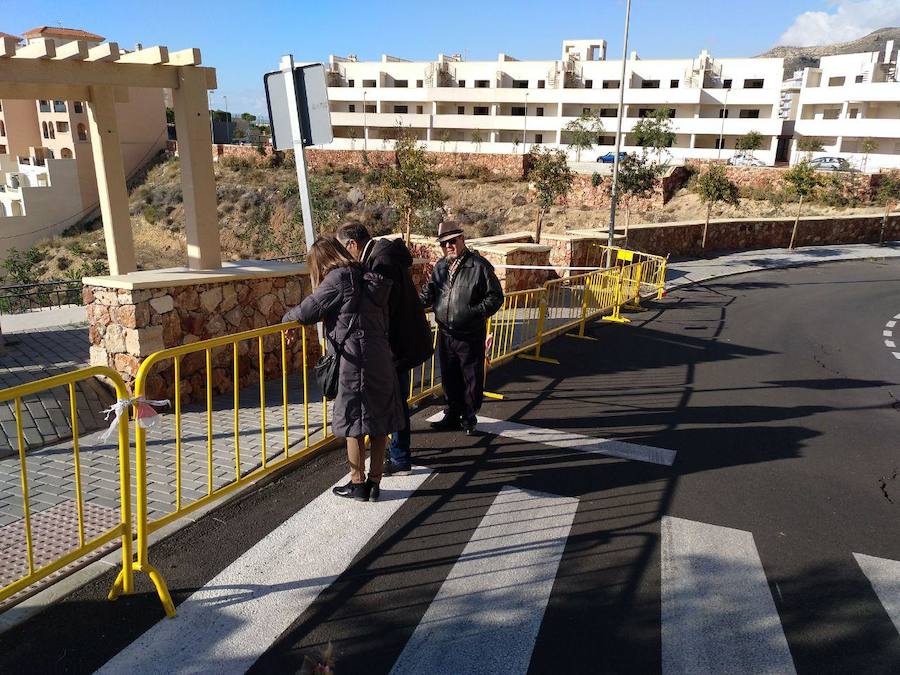 Grietas y riesgos de derrumbe en el mirador de Las Colinas ejecutado en 2016