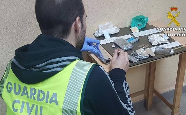 La Guardia Civil detiene en Roquetas a dos individuos que se dedicaban a 'cocinar' droga
