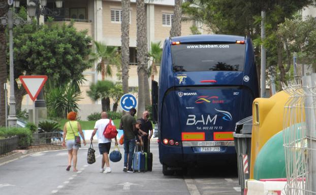 El apeadero de autobuses abre por fin sus puertas este lunes tras año y medio cerrado