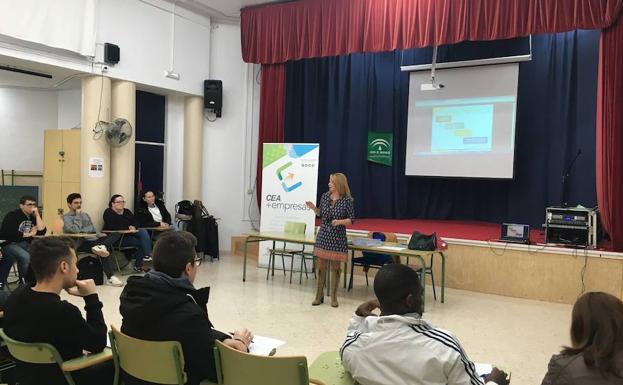 Asempal organizó un taller de fomento del emprendimiento en el IES Turaniana