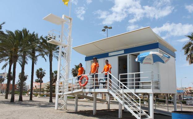 Arranca el proceso de contratación de los 48 socorristas de playa que habrá este verano